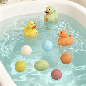 Suministro de fábrica gran oferta PVC rítmico Flexible inolvidable paja no poroso bebé verano juguete patito bola mano agua flotante - Product Image 4