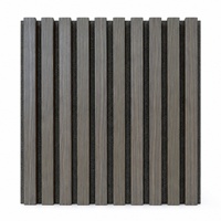 Panneau mural acoustique WYRAX en lattes de bois gris avec feutre gris personnalisé en PET pour la rénovation des murs de salle à manger