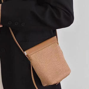 Mini sac en paille de raphia tressé, sac de plage polyvalent haut de gamme pour femme, sac à bandoulière pour téléphone portable - Product Image 1