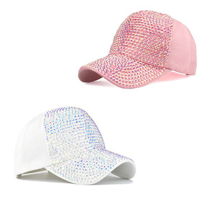 Gorra de Béisbol con Pedrería Blanca y Rosa, Hecha a Mano, con Parte Superior en Forma de Domo, Moderna - Product Image 1