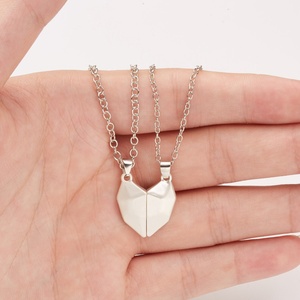 Collares de Moda Coloridos con Colgante de Bob Esponja y Patricio Estrella en Forma de Corazón para Parejas, Regalo para Mujeres y Hombres, Accesorios - Product Image 4