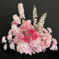 Décoration de scène de mariage de luxe faite à la main en soie artificielle : cascade de roses, rangée de fleurs, chemin de table, toile de fond, arches murales