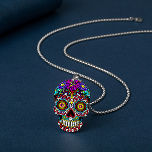Collier en acier inoxydable avec pendentif tête de mort en sucre de couleur marigold chaud, accessoires pour le jour des morts, cadeau pour femme et homme - Product Image 4