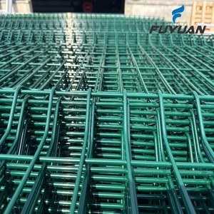 Paneles y Puerta de Cerca de Alambre Recubiertos de PVC con Orificios Cuadrados Curvos 3D, Malla de Alambre Soldada en V de Acero al Carbono de 5mm de Espesor en Venta - Product Image 3