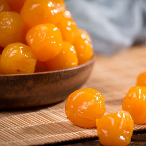 Perles de fruits confits sucrées et acidulées, <span class=keywords><strong>cerises</strong></span> et prunes séchées, emballées sous vide, procédé de séchage à l'air avec conservation au sirop - Product Image 1