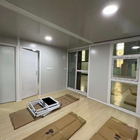 Maison conteneur préfabriquée pliable à aménagement personnalisé, extensible, avec une conception à double aile créant un espace intérieur spacieux