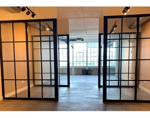 Cloison de séparation de <span class=keywords><strong>bureau</strong></span> <span class=keywords><strong>en</strong></span> <span class=keywords><strong>verre</strong></span> avec porte pliante, cadre <span class=keywords><strong>en</strong></span> aluminium, design <span class=keywords><strong>New</strong></span> <span class=keywords><strong>York</strong></span>, personnalisation 2022 - Product Image 3