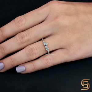 Bague élégante en diamant de laboratoire, sertie de diamants ronds EF VS, design minimaliste, parfaite pour un mariage - Product Image 5