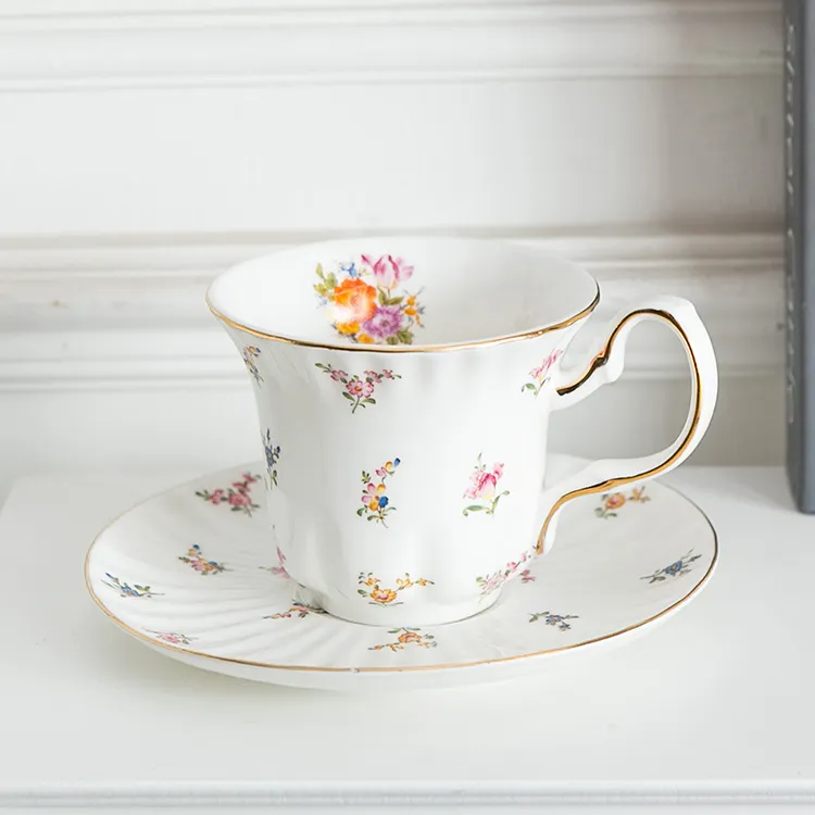 Haute qualité personnalisé couleur or jante fleur décalcomanie luxe blanc céramique porcelaine porcelaine tasse à thé et soucoupe ensemble pour café