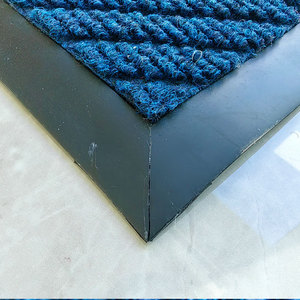 <span class=keywords><strong>Tapis</strong></span> de <span class=keywords><strong>porte</strong></span> en PVC avec logo personnalisé, <span class=keywords><strong>tapis</strong></span> de sol commercial à motif de pneu, <span class=keywords><strong>tapis</strong></span> <span class=keywords><strong>d</strong></span>'<span class=keywords><strong>entrée</strong></span> fabriqué à la machine pour une livraison rapide et une utilisation promotionnelle - Product Image 3