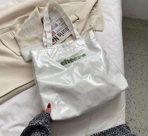 Sac de shopping en PVC transparent imperméable personnalisé avec logo en gros, sac cadeau promotionnel - Product Image 4