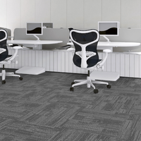Carreaux de tapis de bureau commerciaux modernes et écologiques en polypropylène non tissé avec motif carré pour salon cuisine hôtel