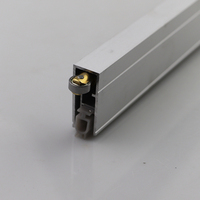 Joint de porte à rouleaux automatique pour porte pivotante à ouverture supérieure ou inférieure, joint de porte automatique avec loquet à rouleaux
