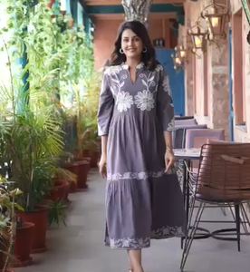 คอลเลกชันเสื้อคลุมแขนยาวผ้าคอตตอนสไตล์ตะวันตกแบบดั้งเดิมมีสไตล์ล่าสุดสำหรับผู้หญิงพร้อมสวมใส่ชุดคลุมคลุมสำหรับผู้หญิง - Product Image 2