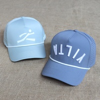 Gorra de béisbol perforada con láser de 5 paneles al por mayor, gorras de golf impermeables de alto rendimiento con estampado de silicona personalizado y logotipo bordado