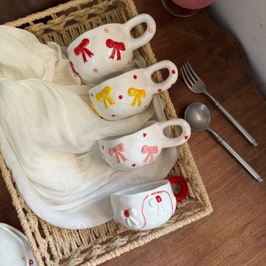 Tasse en céramique mignonne et girly avec cœur en relief et nœud, cadeaux de Noël, tasses à café, produits écologiques, tasse à latte et cappuccino - Product Image 3
