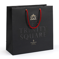 Vente en gros avec logo personnalisé feuille d'or de luxe en papier noir recyclable sacs d'emballage de cadeau shopping cosmétique maquillage bijoux avec logo