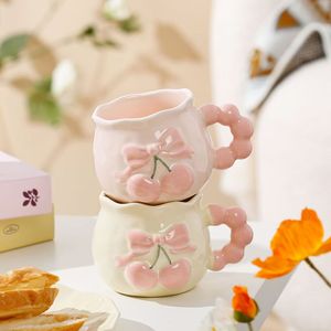 Tazza in Ceramica Dipinta a Mano con Rilievo di Ciliegie Rosa, Design Estetico per Caffetterie e Bevande Calde - Product Image 5