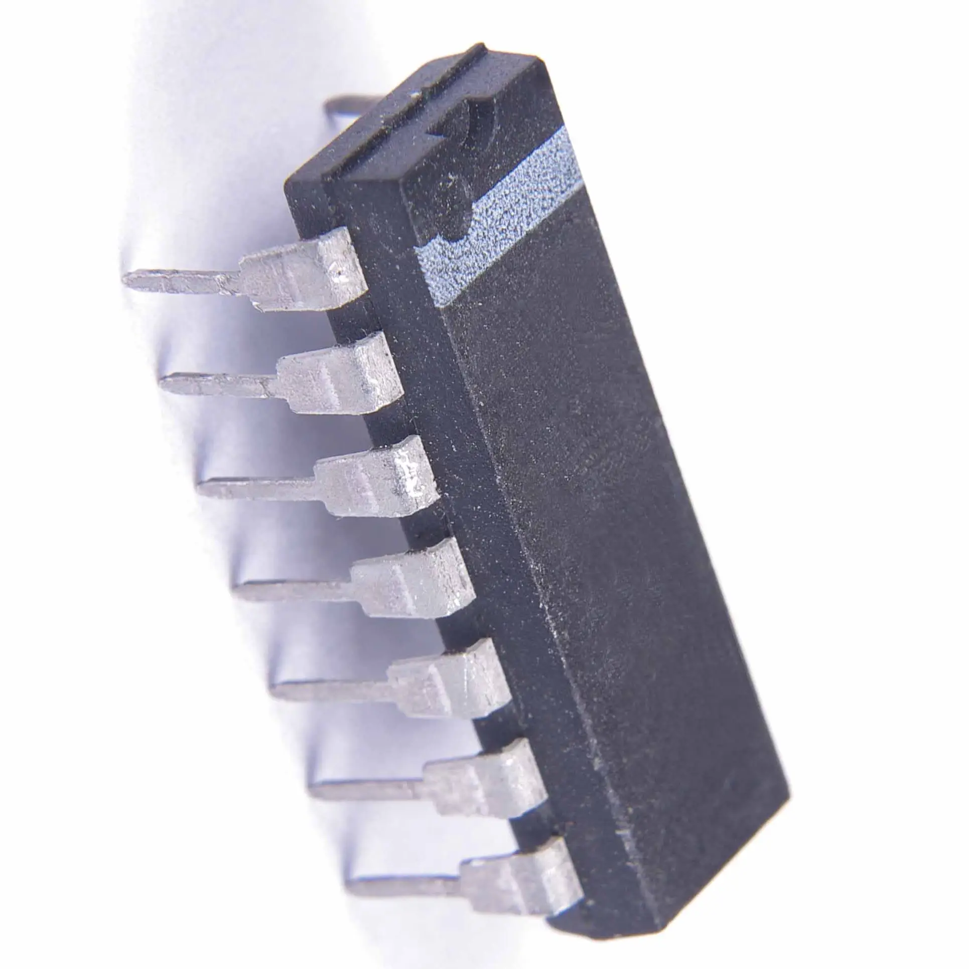 Circuiti integrati di componenti elettronici professionali IC chip SAK-XC2365A-104F80LR AB in magazzino