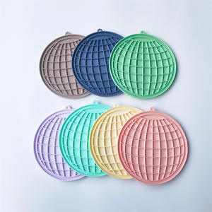 Viagem Pronto <span class=keywords><strong>Pet</strong></span> Alimentação <span class=keywords><strong>Bowl</strong></span> Use Eco Friendly Sólidos Peixe Em Forma De Silicone Alimentador Lento Anti Choke Dog Cat Lamber Food Mat - Product Image 1