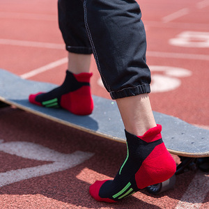 Chaussettes de sport à logo personnalisé, chaussettes de compression pour la cheville, soutien de la voûte plantaire, chaussettes de course à pied, semelle en tissu éponge, chaussettes de marathon rembourrées, vente en gros - Product Image 4