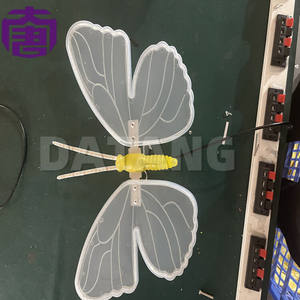 Luz LED decorativa dinámica con alas móviles para decoración temática de bodas, fiestas y eventos en jardines exteriores. - Product Image 5