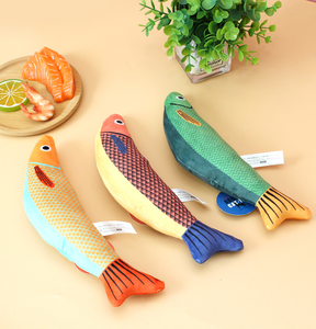 Juguetes masticables de algodón Premium para gatos Juguete de peluche suave para mascotas para jugar y masticar chirrido con estilo de pez <span class=keywords><strong>catnip</strong></span> - Product Image 5
