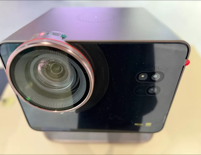 2026 Hisense C5 Master 4K 3D Tri‑color Laser Projector,5800CVIA Brightness,0.85‑1.7:1 Optical Zoom Smart Home Theater Laser