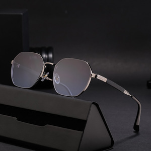 Lunettes de soleil carrées sur mesure pour hommes, verres PC UV400, style Instagram, monture noire, emballage en boîte DG-98211 - Product Image 1