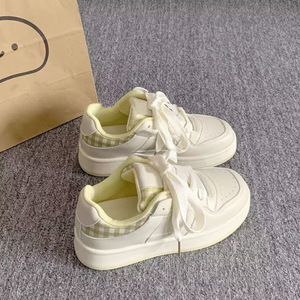 Zapatillas de estilo nuevo para niños - Zapatillas blancas de suela gruesa, modernas, versátiles y de nicho, para uso casual y deportivo. - Product Image 5