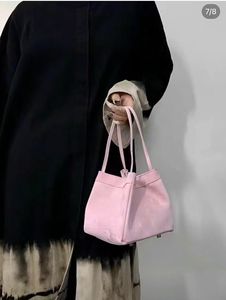 กระเป๋าถือทรงถังหนังวัวผสมผ้าไหมสไตล์จีนสำหรับผู้หญิง ดีไซน์หรูหรา คุณภาพสูง - Product Image 6