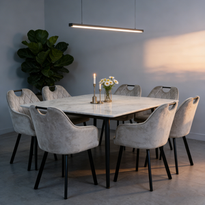 Fauteuil de salle à manger en velours <span class=keywords><strong>gris</strong></span> <span class=keywords><strong>clair</strong></span> avec motif matelassé en losanges et poignée supérieure en métal, pieds en métal noir pour espaces modernes et élégants - Product Image 2