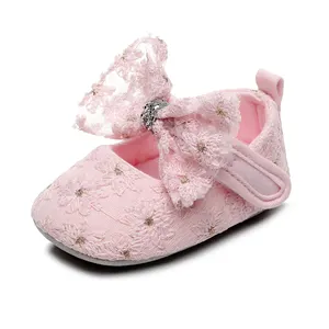 OEM ve ODM yenidoğan bebek benzer yay özelleştirilmiş sevimli prenses tarzı yürüyüş rahat tasarım ayakkabı bebek mokasen desen