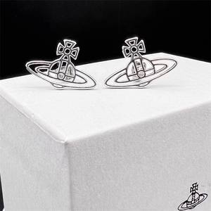 Pendientes Clásicos de Circonita Empress Dowager Vivienne, Plata 925, Baño de Oro, Diseño de Líneas Huecas, Geométricos, Joyería para Mujer - Product Image 2