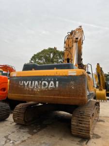 Excavatrice sur chenilles Hyundai 305LC-9T d'occasion, 30,2 tonnes, moteur à faible nombre d'heures de fonctionnement, forte force de creusement, stock disponible - Product Image 3