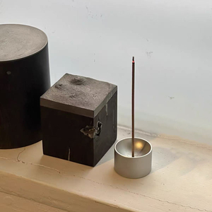 BECORA Bruciatore di incenso rotondo in lega di alluminio, raccogli cenere, resistente, per yoga e meditazione, supporto per incenso, argento opaco - Product Image 4