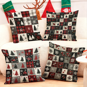 Noel patchwork yastıkları, şenlikli tatil desenleri ve sıcak mevsimlik bir atmosferle rahat oturma odasını süslüyor. - Product Image 1