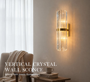 Applique murale verticale de luxe simple avec tige en cristal et plaque arrière en laiton pour éclairage mural résidentiel et commercial - Product Image 1