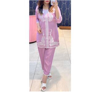 Conjunto de verano para mujer en tela de algodón puro con hermoso diseño de bordado Elegante y cómodo Cantidad a granel disponible - Product Image 1