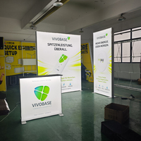 Stand d'exposition modulaire en tissu tendu SEG avec éclairage LED pour technologie d'énergie propre durable, idéal pour les salons professionnels de produits écologiques