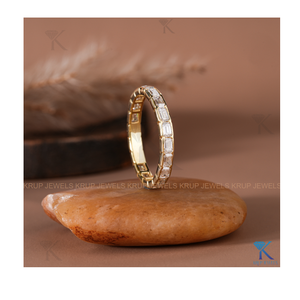 Anillo de Oro de 10K con Doble Hilera de Diamantes en Forma de Chevron, Anillo Apilable Atemporal con Piedras Brillantes, Elegante Anillo de Boda para Mujer - Product Image 3