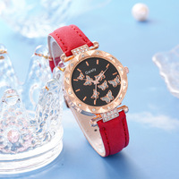 Nouvelle montre à quartz à bracelet numérique simple pour femmes avec bracelet en cuir à la mode et boîtier en alliage à cadran en verre