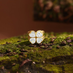 แหวนแฟชั่นชุบทอง PVD สแตนเลสสตีล 316L ดีไซน์ใบโคลเวอร์สี่แฉก ประดับคริสตัล - Product Image 3
