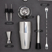 Ensemble de shaker à cocktails en acier inoxydable 750 ml, 6 pièces, avec doseur et pince à glaçons |   Kit d'outils de bar pour débutants, compatible lave-vaisselle (argent)