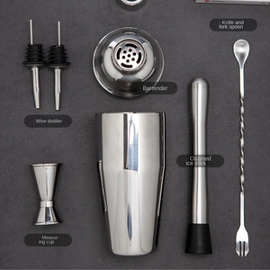 Juego de Coctelería de 5 Piezas de 26 oz - Mezclador de Martini con Colador, Jigger, Pinzas para Hielo y Guía para Vino |   Kit de Herramientas de Bar para Principiantes (Plateado) - Product Image 3
