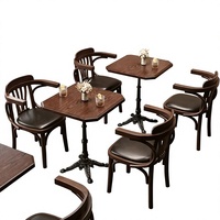 Ensemble table et chaises de salle à manger en bois massif rétro avec accoudoirs pour restaurants thématiques, bars à boissons, salons de thé, pâtisseries, restaurants japonais