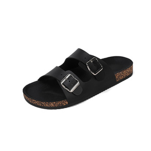 Vente en gros de nouvelles pantoufles souples pour hommes en cuir synthétique avec semelle en PVC, à porter avec une robe de plage, sortie d'usine - Product Image 3