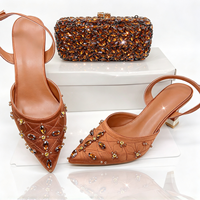 Sepatu Slingback Berhias Rhinestone Cokelat dengan Tas Clutch Senada, Ujung Runcing, Hak Tebal, Set Sepatu dan Tas Formal Wanita
