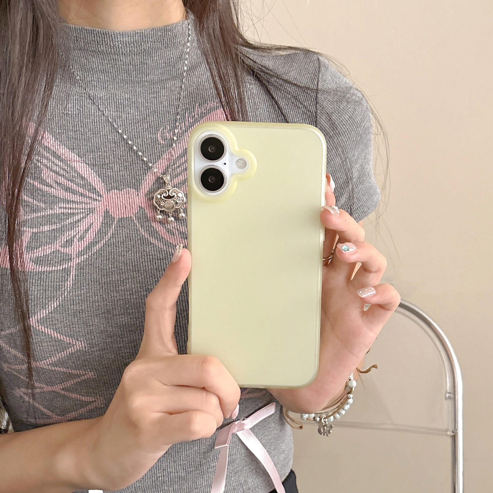 สีเหลืองโปร่งแสง