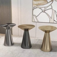 Table basse en métal avec structure en acier de luxe italien, design moderne pour salon, mobilier de hall d'hôtel, utilisation en coin de club, marque HY